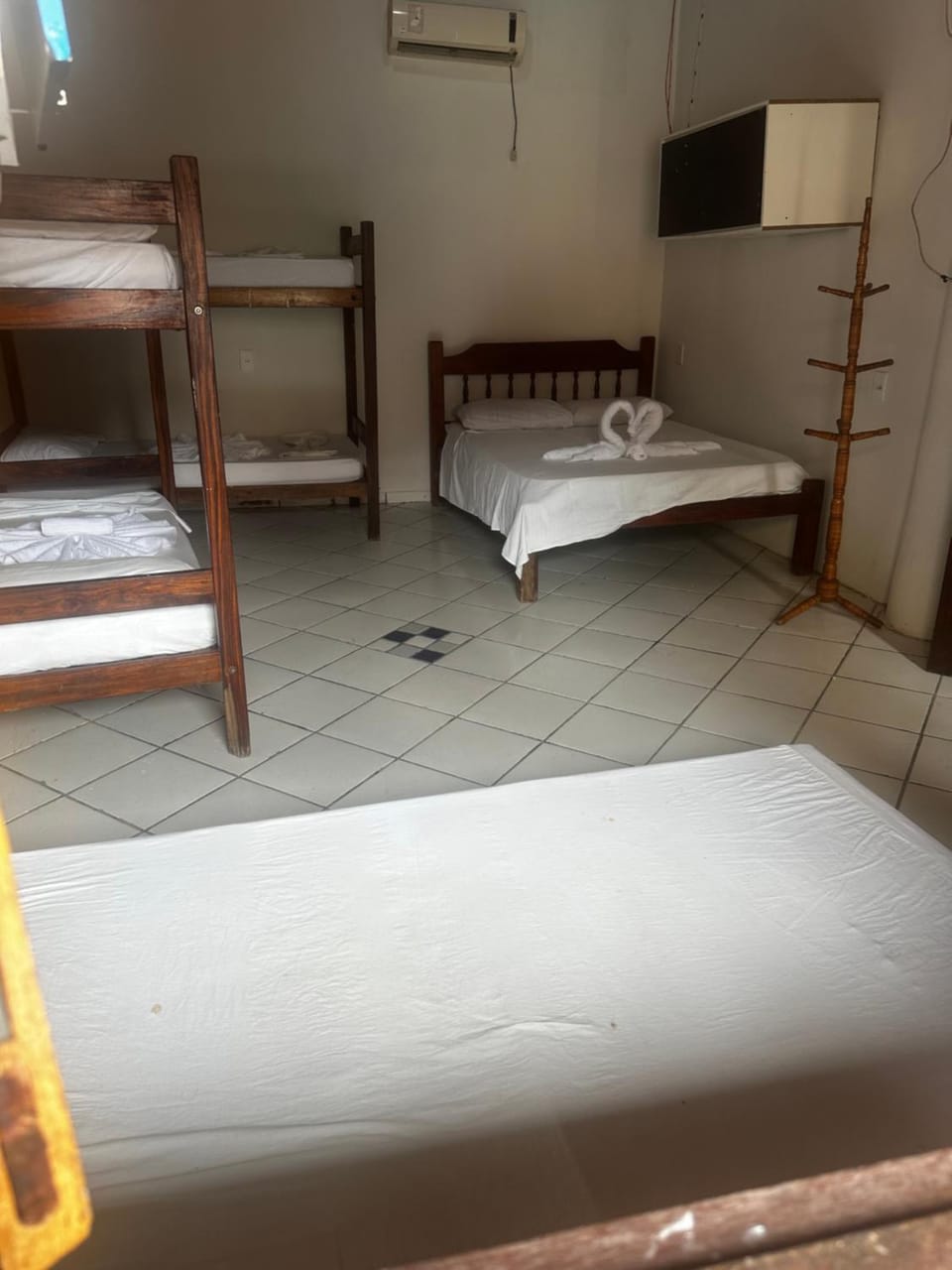 Photo of the whole room, Bedroom, bunk bed, air conditioner