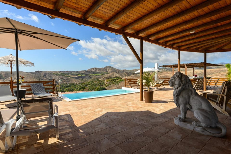 View (from property/room), Balcony/Terrace, Mountain view, Pool view
