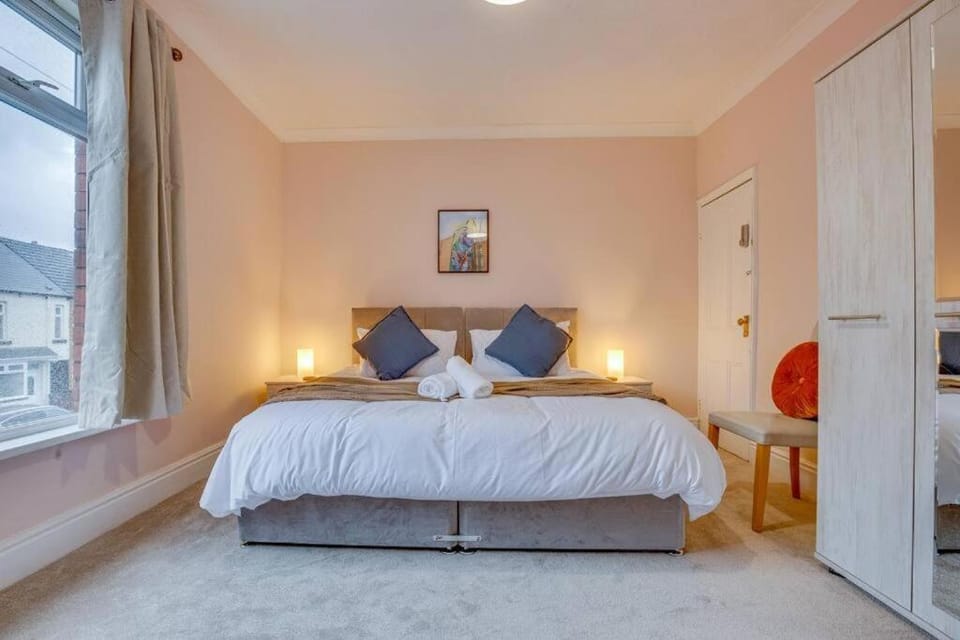 Bed, Photo of the whole room, Bedroom, towels, wardrobe
