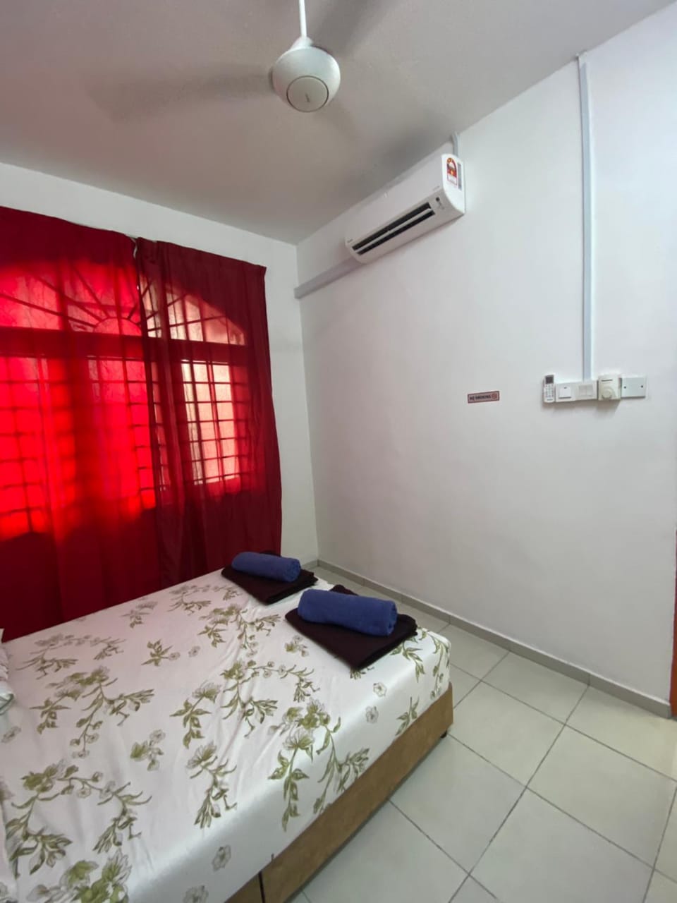Bed, Photo of the whole room, Bedroom, towels, air conditioner