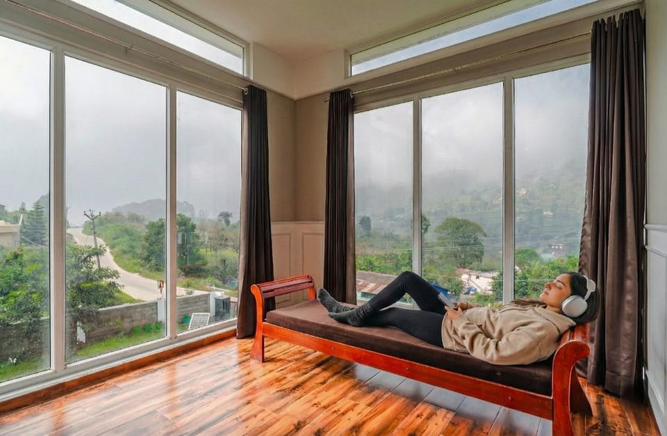 Bed, Day, Natural landscape, Garden, View (from property/room), Balcony/Terrace, Photo of the whole room, Seating area, Bedroom, Garden view, Mountain view