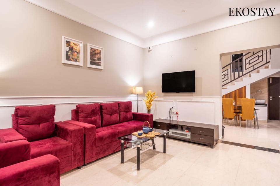 Communal lounge/ TV room, TV and multimedia, Living room, Seating area, Evening entertainment