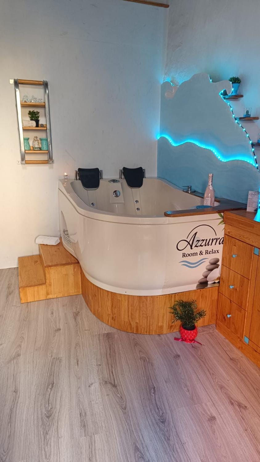 Hot Tub, Internal: Not applicable to any particular room