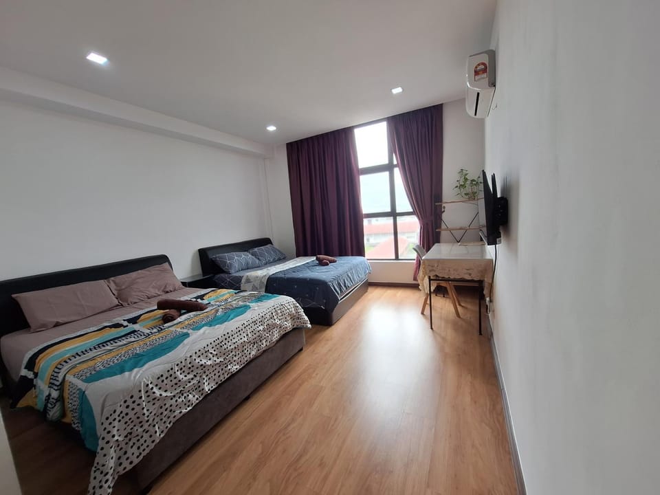 Bed, TV and multimedia, Photo of the whole room, Seating area, Bedroom, hair dryier, towels, wardrobe, air conditioner