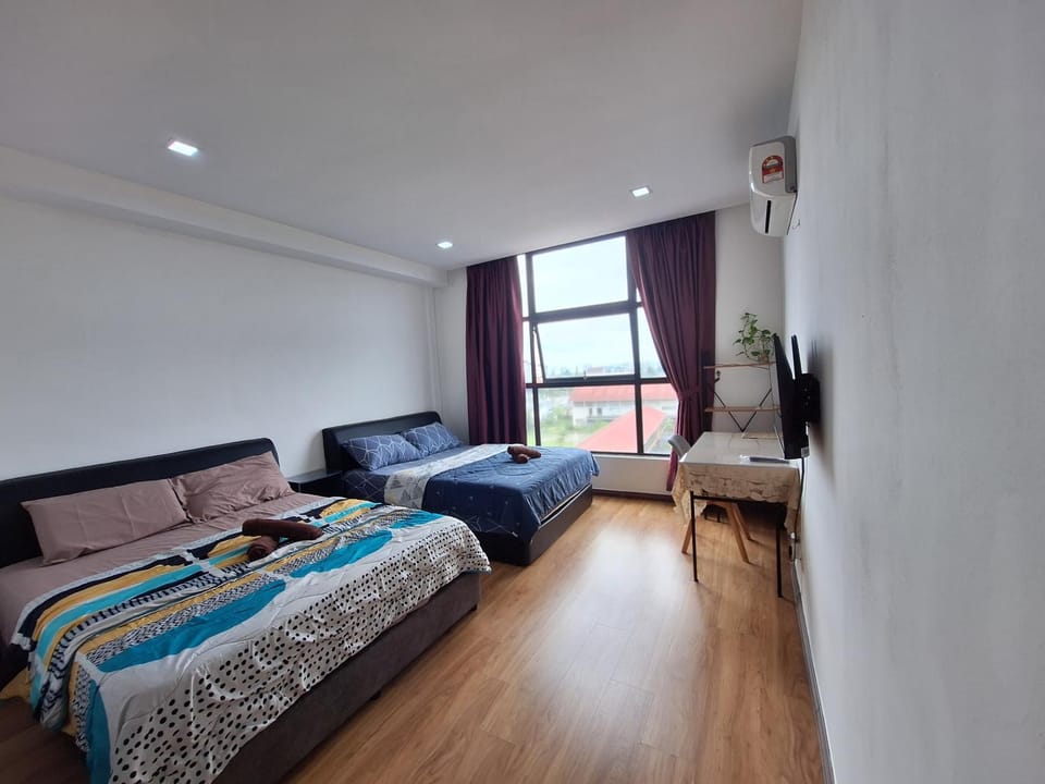Bed, TV and multimedia, Photo of the whole room, Seating area, Bedroom, hair dryier, towels, wardrobe, air conditioner, air conditioner