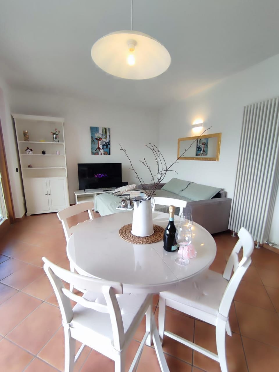 TV and multimedia, Living room, Photo of the whole room, Seating area, Dining area