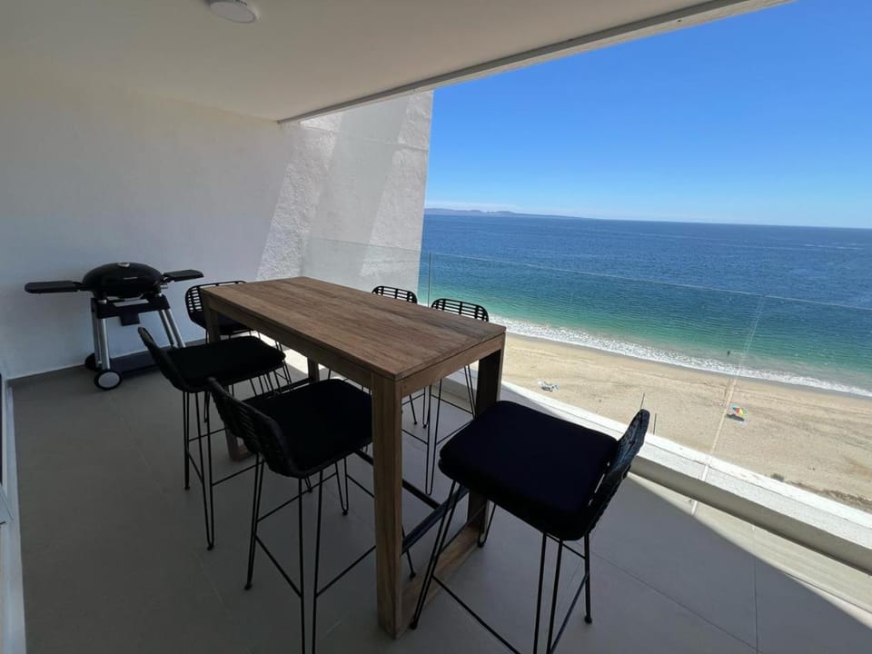 Nearby landmark, Balcony/Terrace, Lounge or bar, Beach, Sea view, Lunch, Sunset