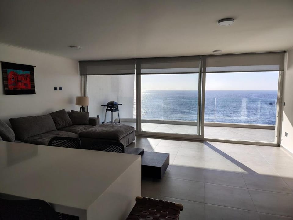 Communal lounge/ TV room, Natural landscape, Living room, Sea view