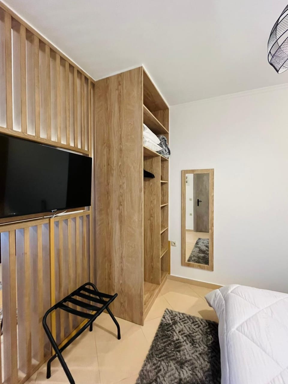Photo of the whole room, Bedroom, wardrobe