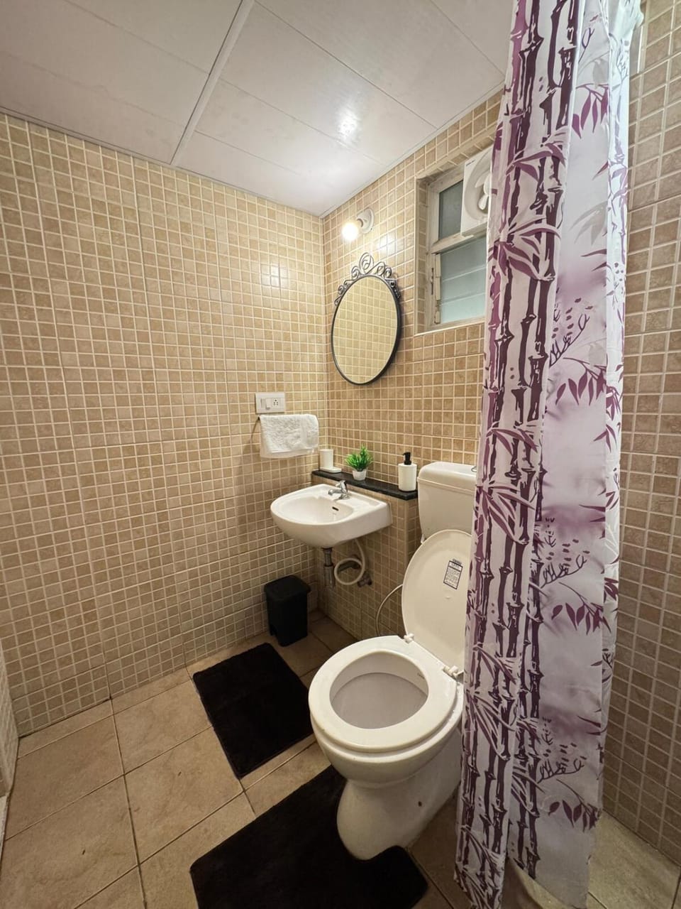 Wolfies Den 2BHK near BIEC, IKEA, KCSA Stadium Apartment in Bengaluru