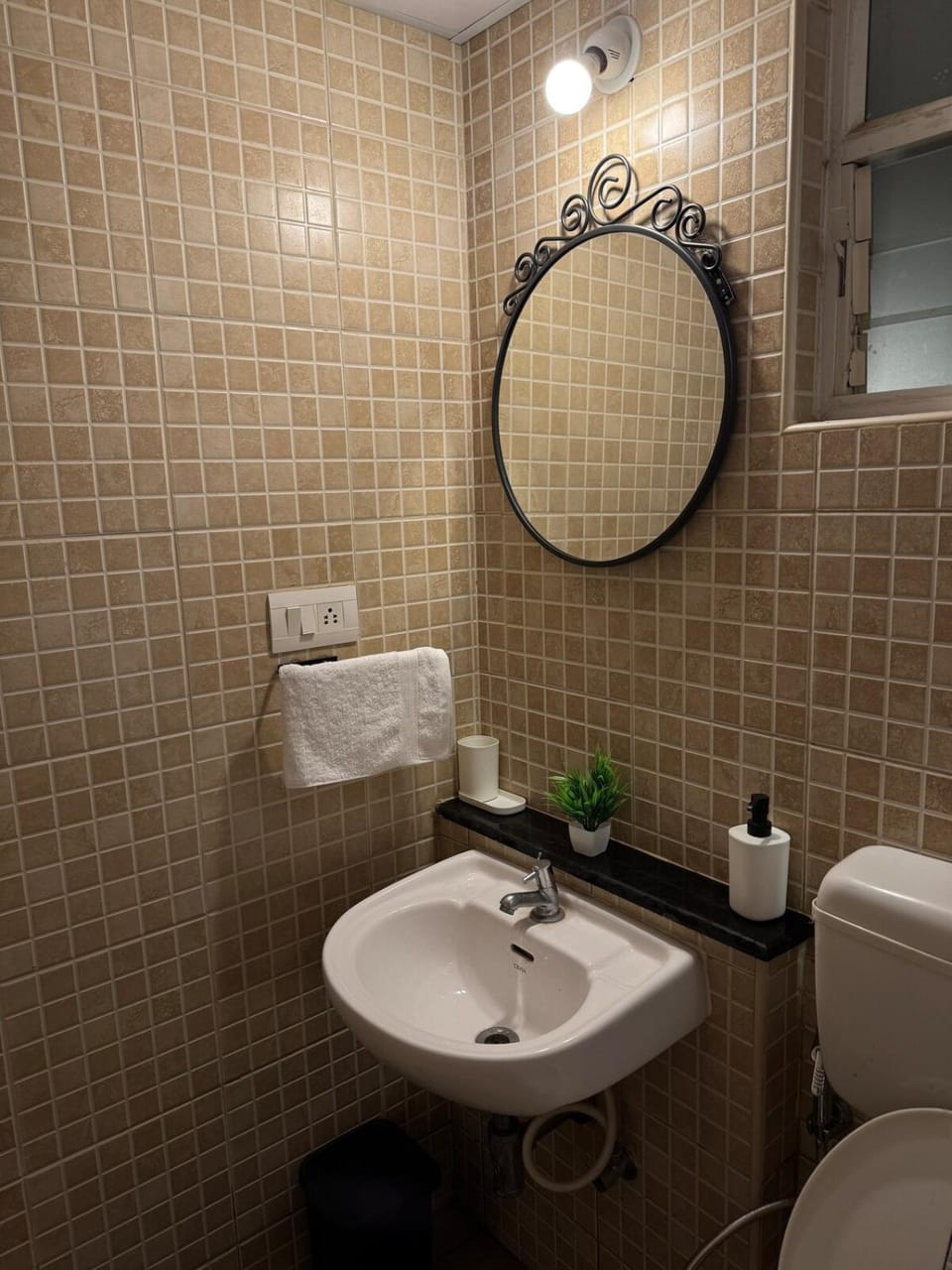 Wolfies Den 2BHK near BIEC, IKEA, KCSA Stadium Apartment in Bengaluru