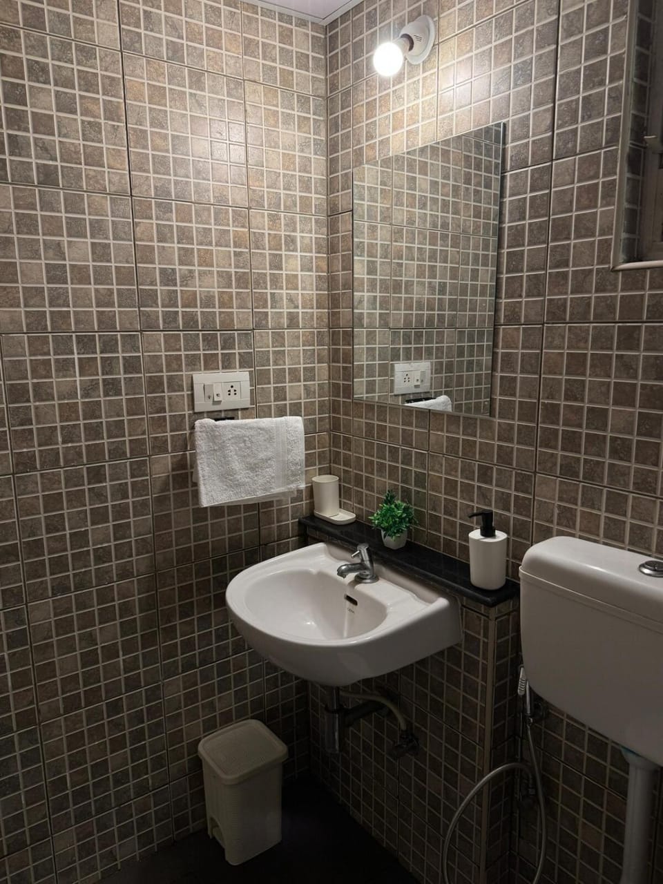 Wolfies Den 2BHK near BIEC, IKEA, KCSA Stadium Apartment in Bengaluru