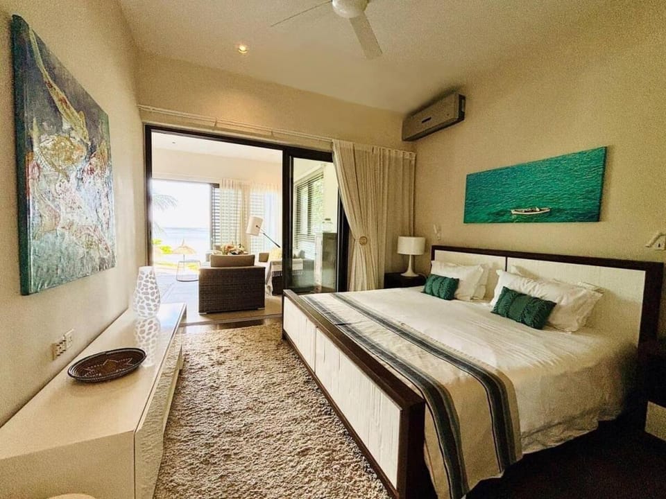 Bed, Photo of the whole room, Decorative detail, Bedroom, Pool view, Sea view, internet, air conditioner