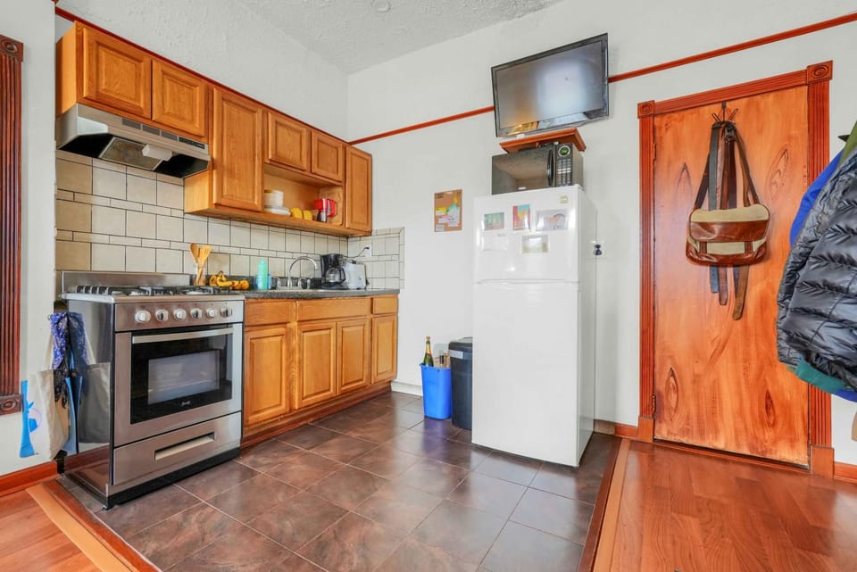 Kitchen or kitchenette, oven, stove, toaster