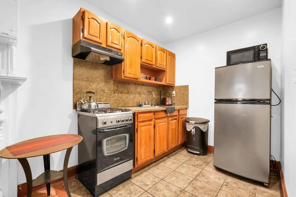 Kitchen or kitchenette, Dining area, oven, stove, toaster