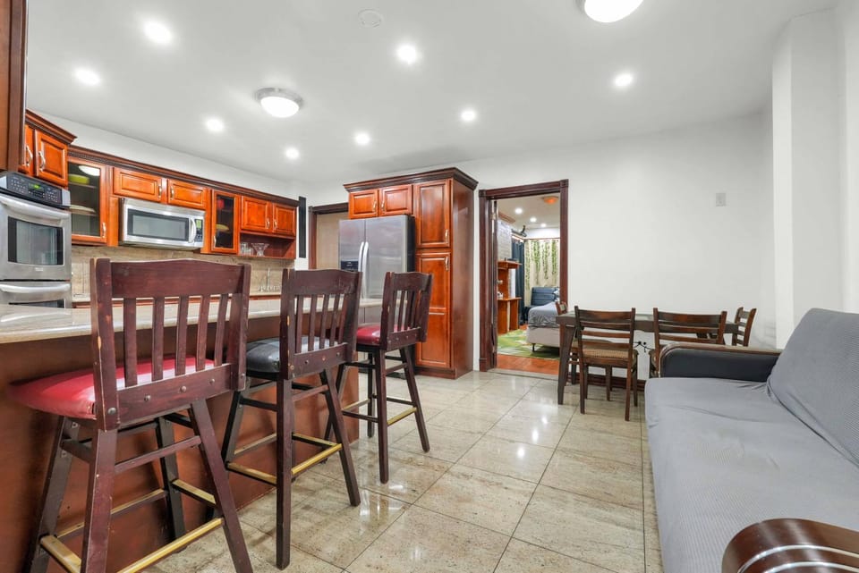 Kitchen or kitchenette, Seating area, Dining area