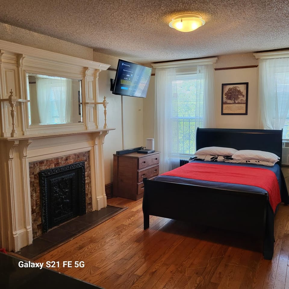 Bed, TV and multimedia