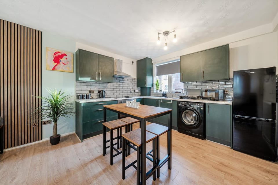 Kitchen or kitchenette, Seating area, Dining area, oven, stove, washing machine