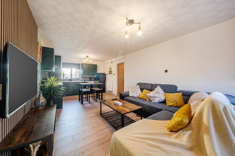TV and multimedia, Kitchen or kitchenette, Living room, Seating area