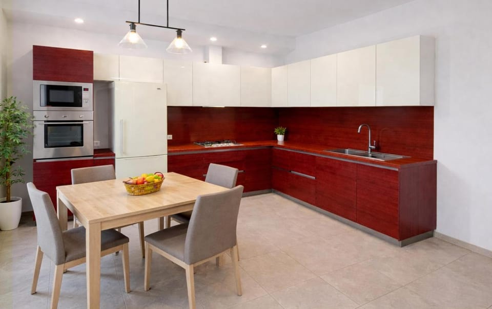 Dining area, minibar