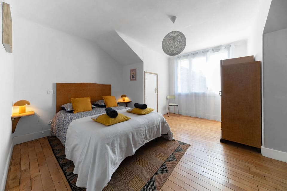 Bed, Photo of the whole room, Bedroom, towels, wardrobe