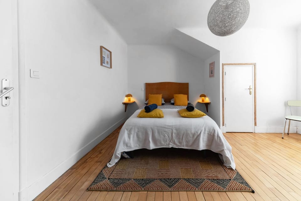 Bed, Photo of the whole room, Bedroom