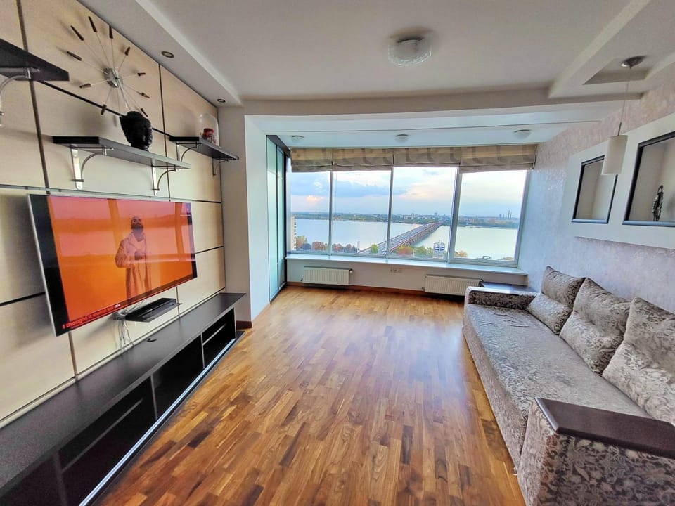 VIP KING SIZE apartment 106 м2 в Мост Сити, ОГРОМНАЯ ванна, 2 раздельные комнаты, ВИД на реку, Smart TV Генератор Apartment in Dnipro