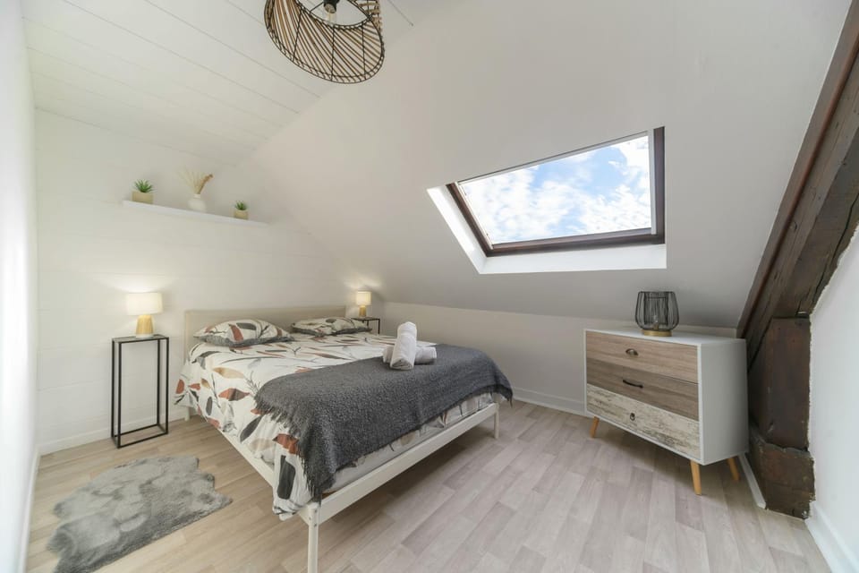 Bed, Photo of the whole room, Bedroom