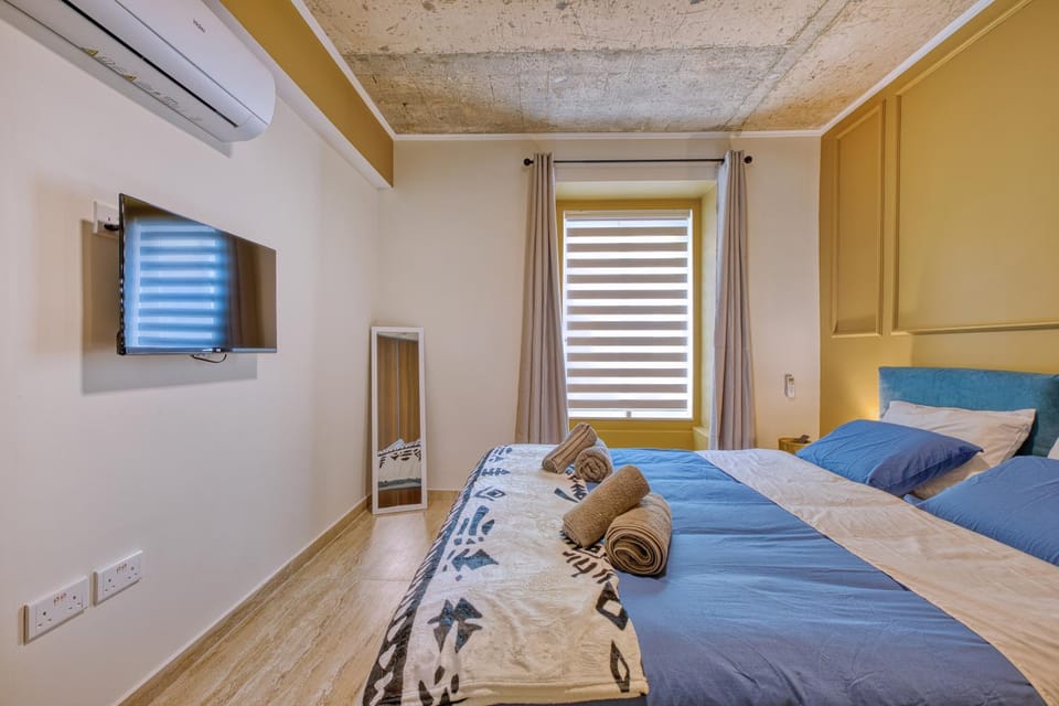 TV and multimedia, Photo of the whole room, Bedroom, towels, air conditioner