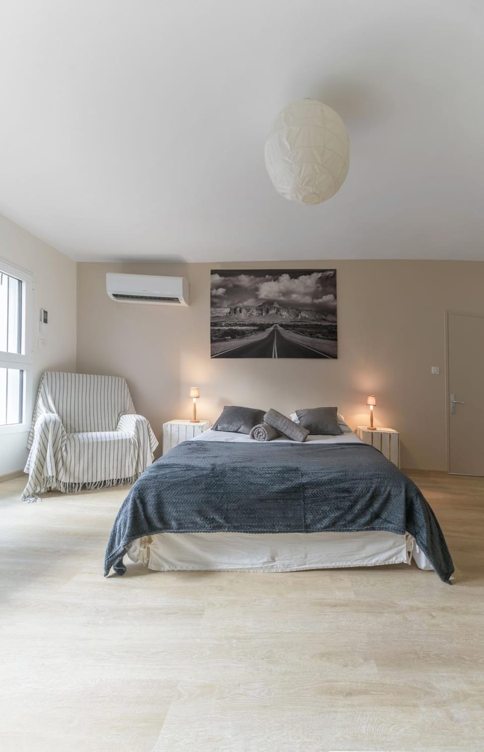 Bed, Bedroom, towels, air conditioner