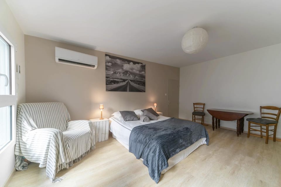 Bed, Photo of the whole room, Bedroom, towels, air conditioner
