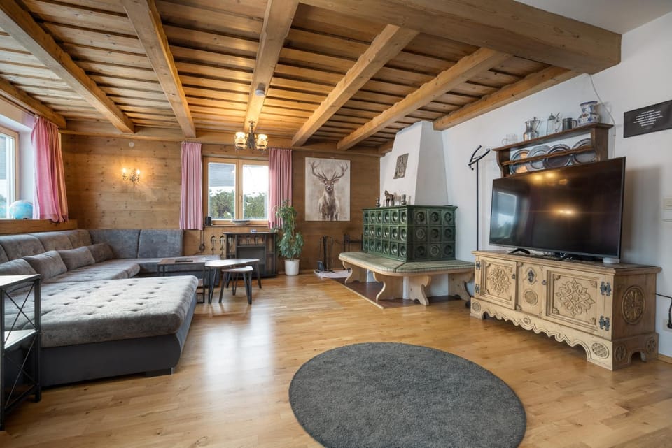Communal lounge/ TV room, TV and multimedia, Living room