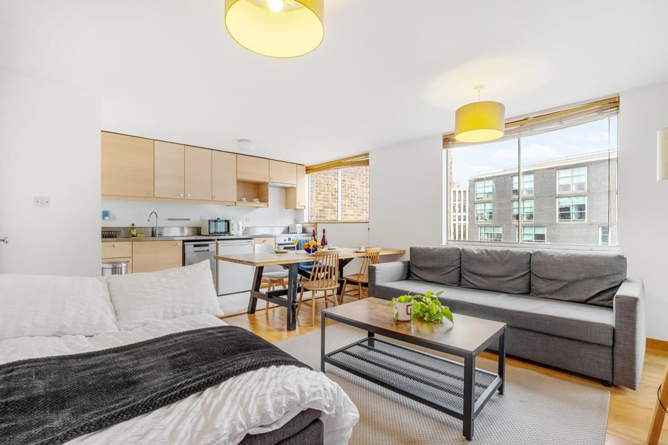 Kitchen or kitchenette, Living room, minibar