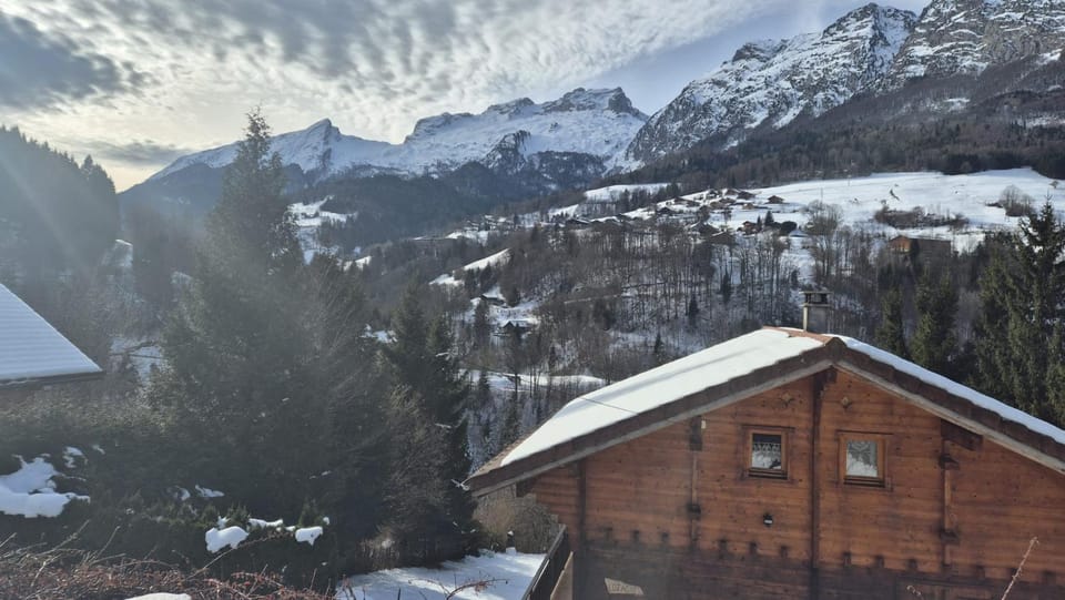Petit cocon indépendant, vue montagne, proche aravis, lac Apartment in Haute-Savoie