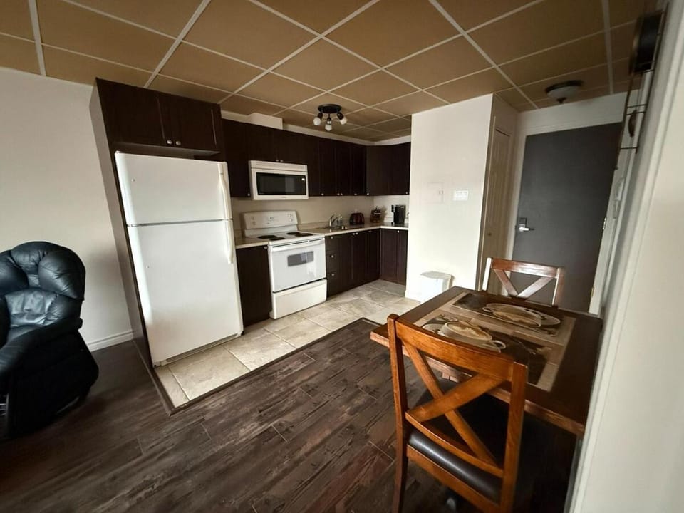 Appartement #2 avec chambre tout inclus Apartment in Baie-Comeau