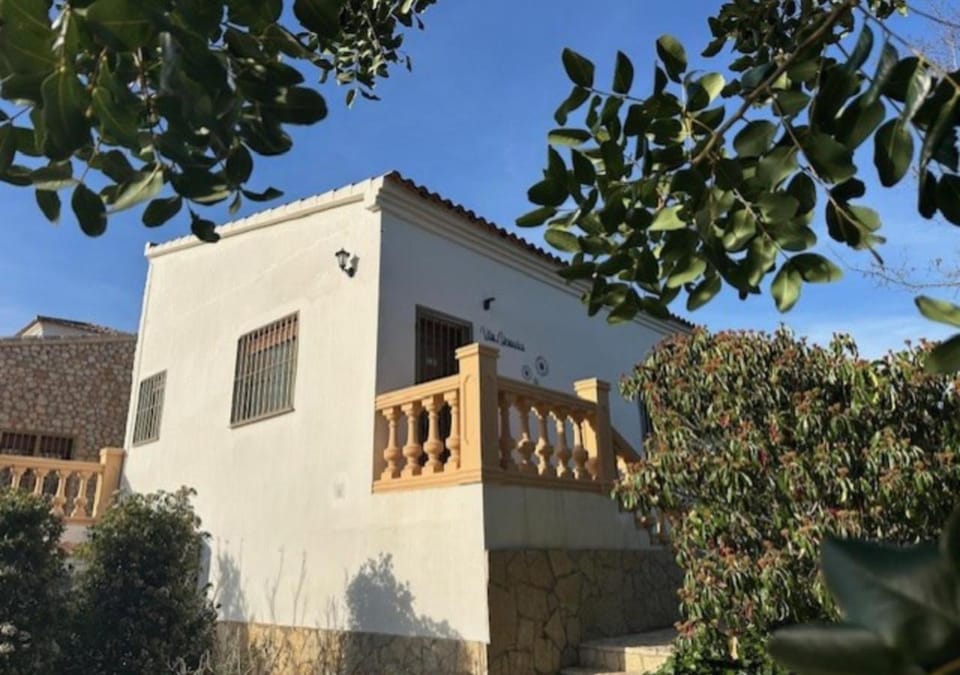 Property building, Day
