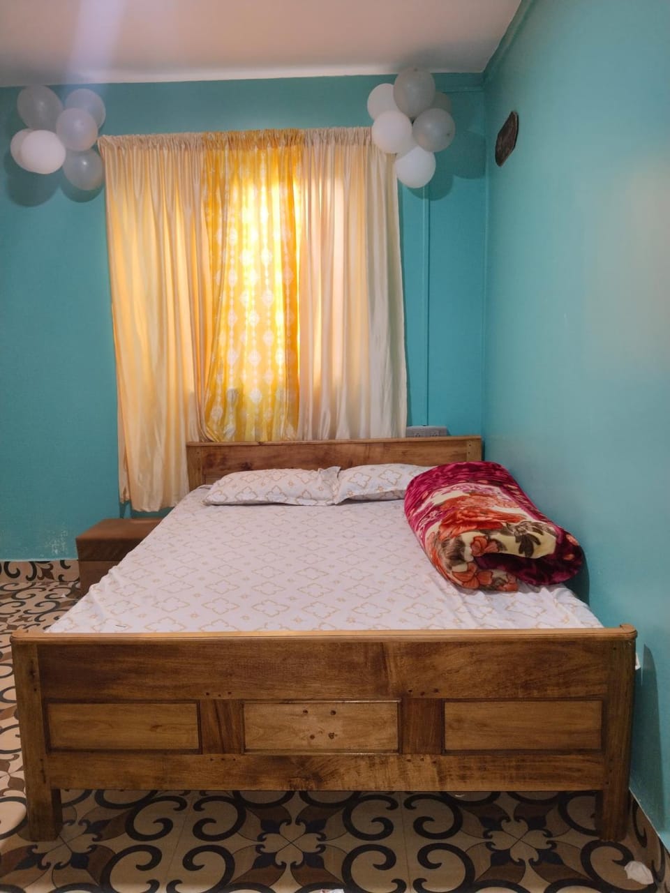 Photo of the whole room, Bedroom