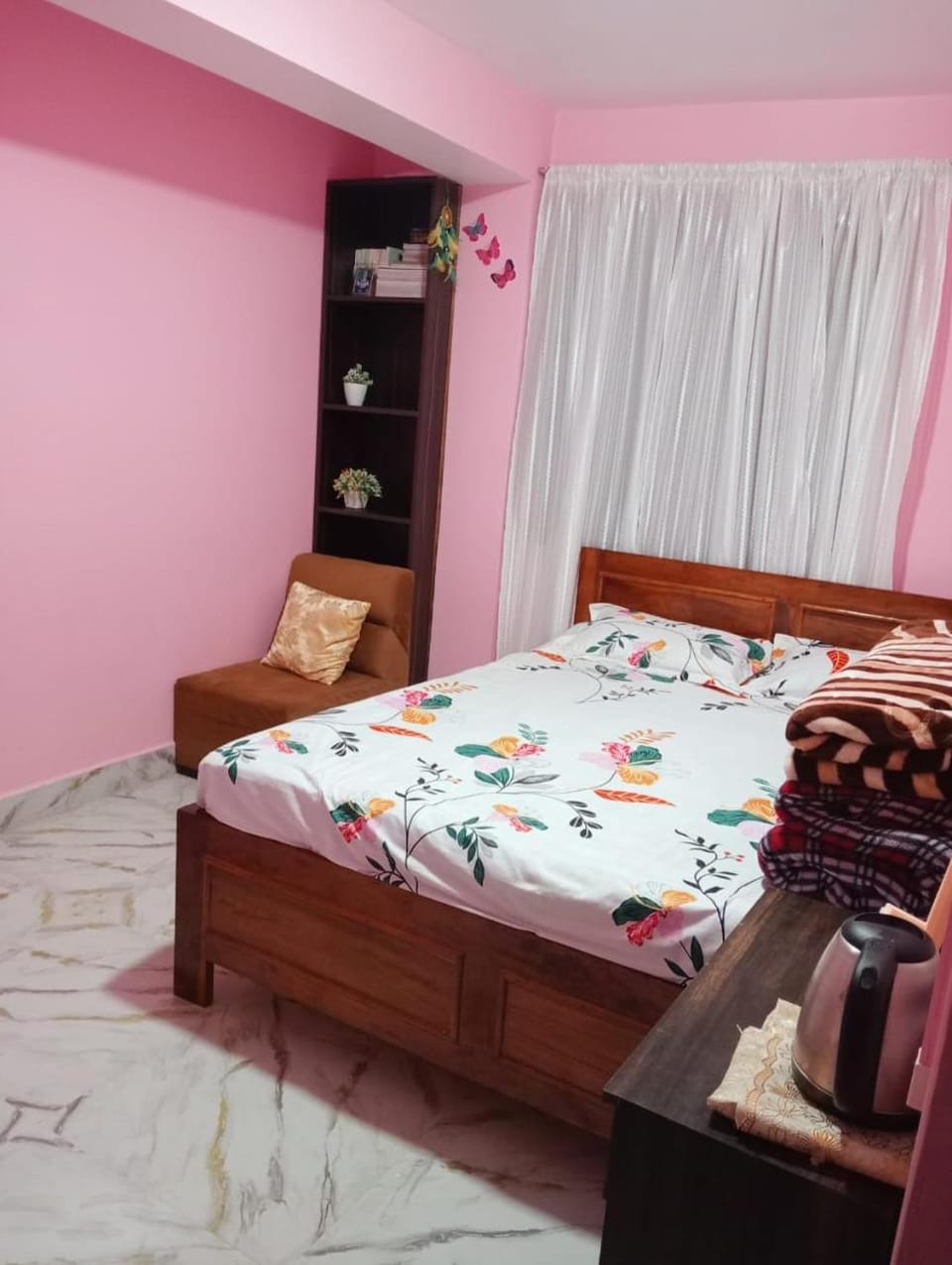 Bed, Living room, Photo of the whole room, Bedroom