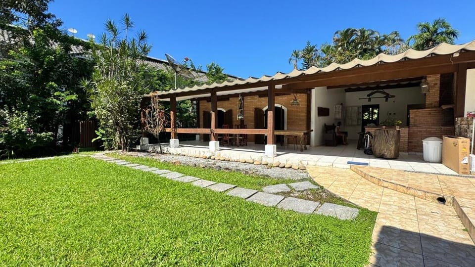 Casa Ampla e Aconchegante em Meio ao Verde House in São Sebastião
