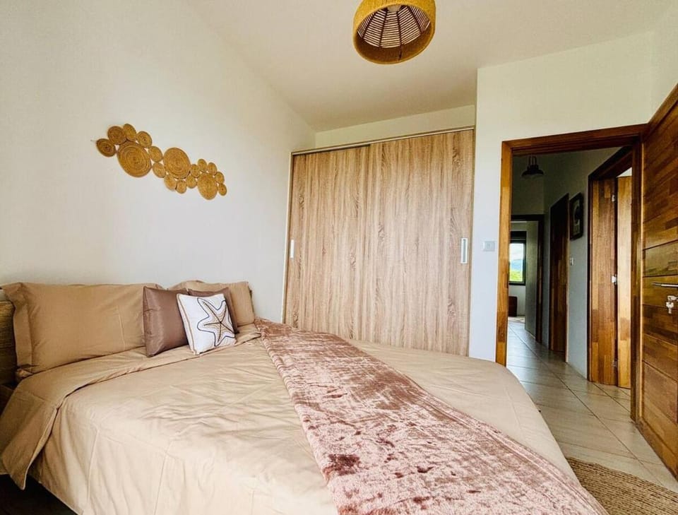 Bed, Photo of the whole room, Bedroom, internet, wardrobe