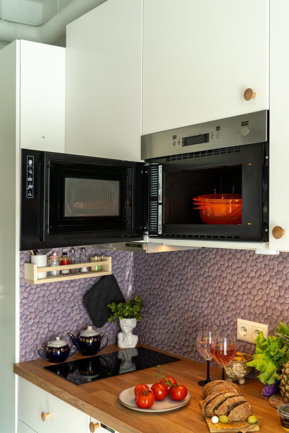 Kitchen or kitchenette, Food and drinks, Food, oven, stove