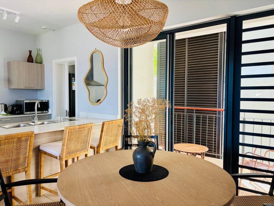 The Sunlit Coastal Retreat Apartment in Flic en Flac