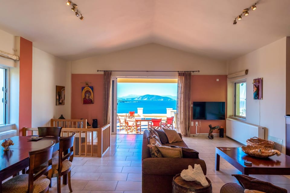 TV and multimedia, Living room, Seating area, Dining area, Evening entertainment