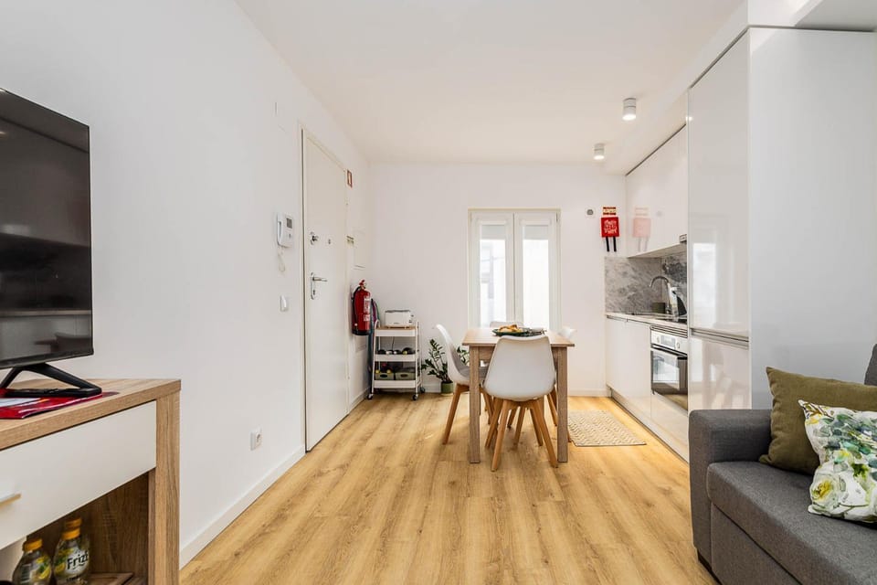 TV and multimedia, Living room, Seating area, Dining area, minibar, oven, stove
