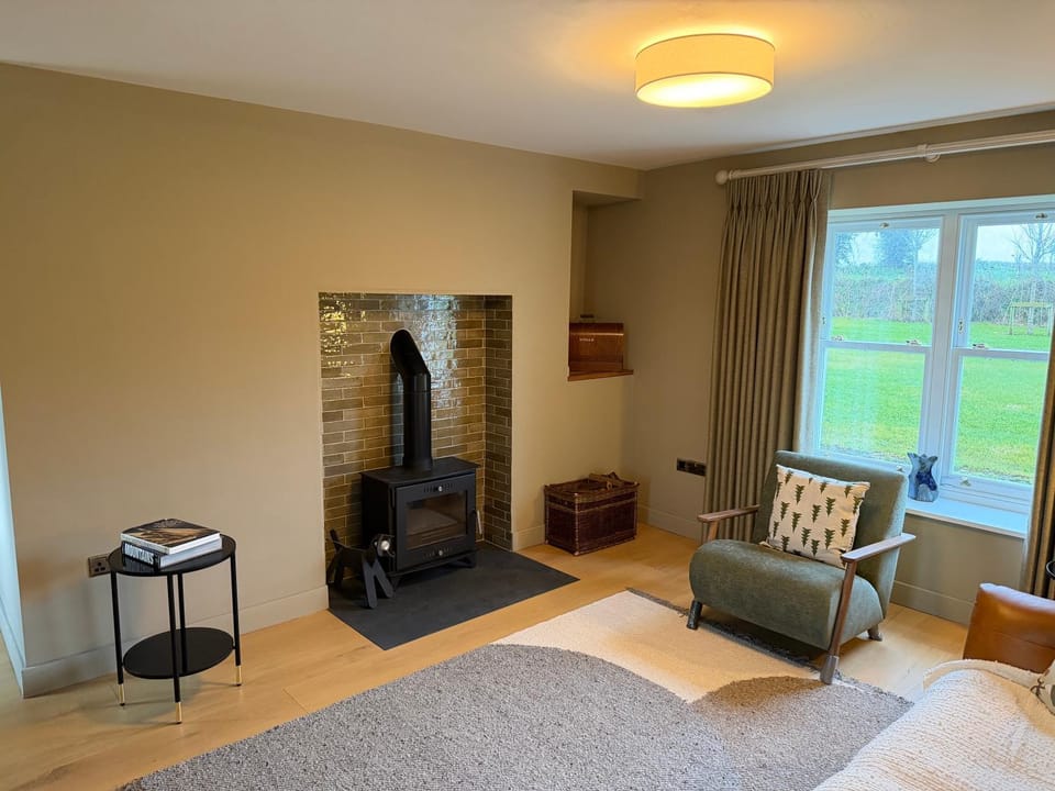 Living room, Photo of the whole room, Seating area