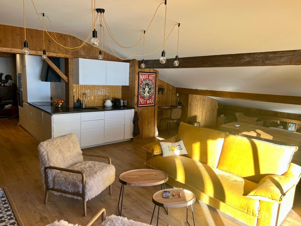 Kitchen or kitchenette, Lounge or bar, Seating area