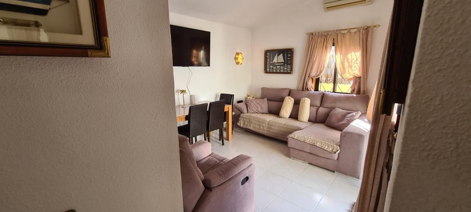 TV and multimedia, Living room, Seating area, air conditioner