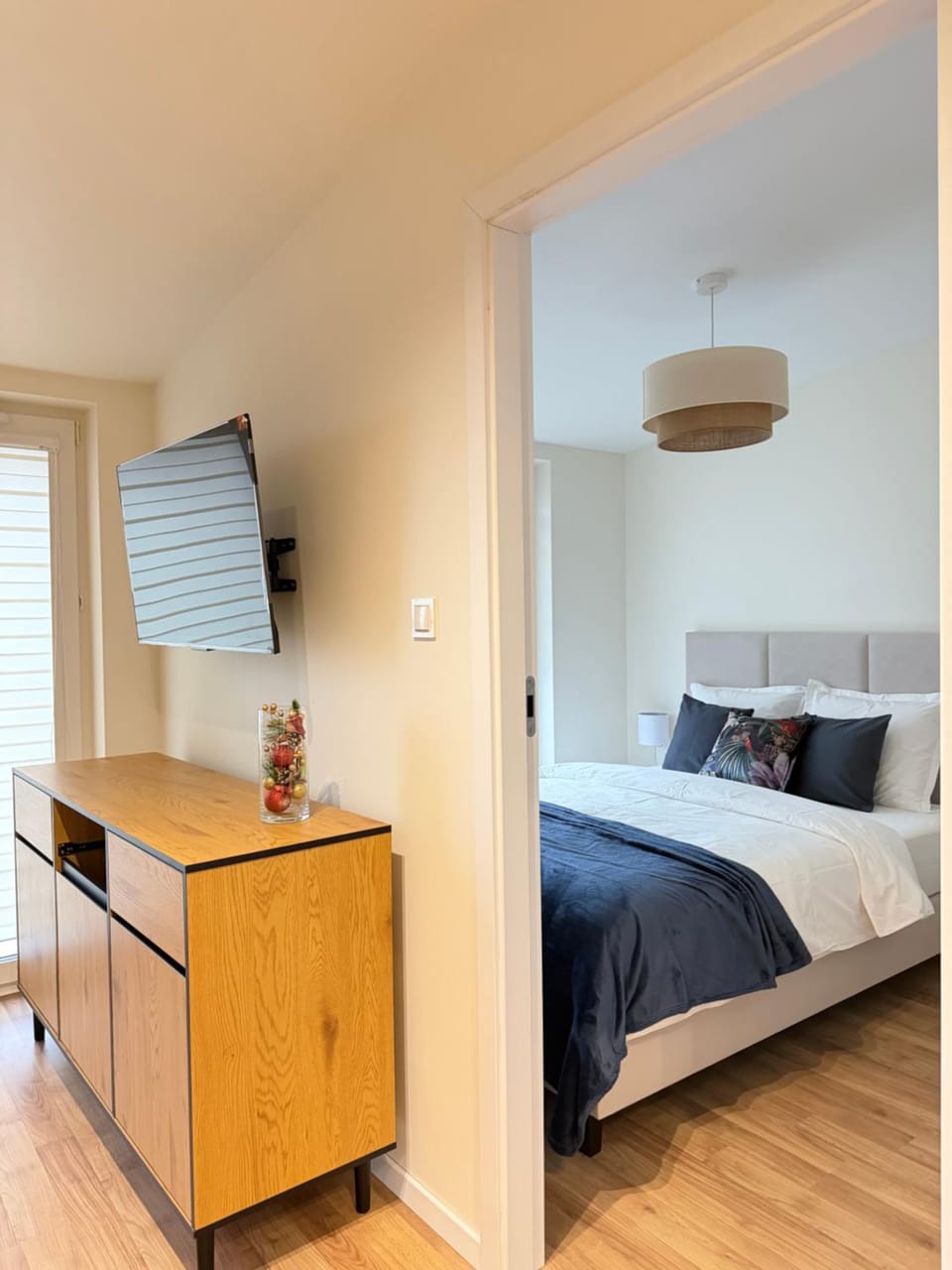 Bed, TV and multimedia