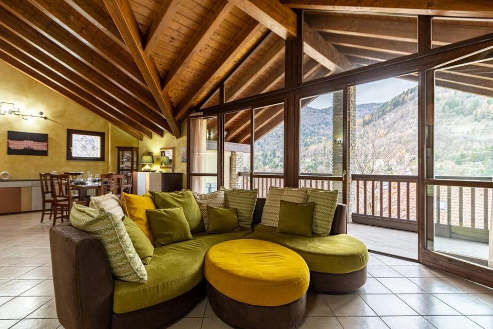 Natural landscape, TV and multimedia, Living room, Seating area, Mountain view