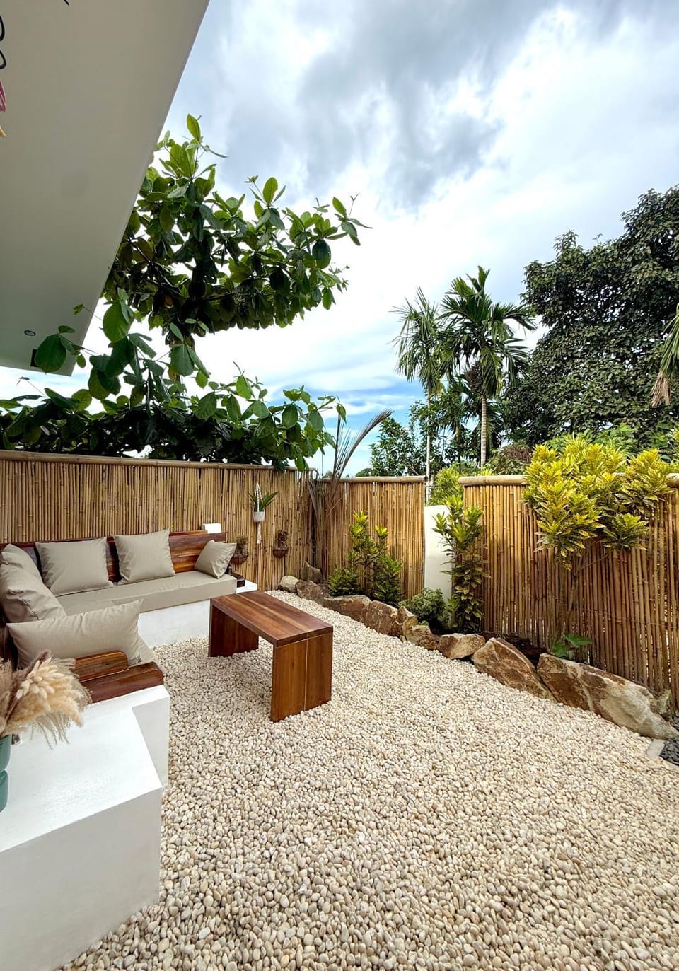 Patio, Natural landscape, Garden, Balcony/Terrace, Seating area, Garden view